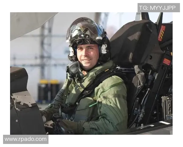 费伦斯与查维斯激战正酣谁能在这场对决中笑到最后